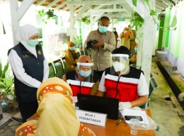 Vaksin Dosis Pertama di 19 Daerah Selesai, Khofifah Pastikan Dosis Kedua Segera Dimulai