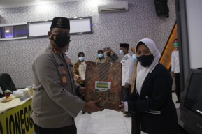 Gerakan Santri Bermasker, Polres Bojonegoro Sebar Ribuan Masker