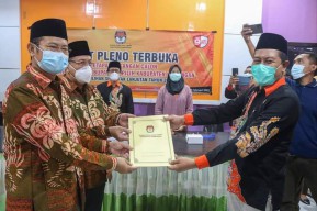 Tok!!! KPU Lamongan Tetapkan Yuhronur Efendi-Abdul Rouf Sebagai Bupati dan Wakil Bupati Terpilih