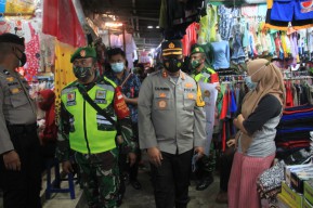 Polri-TNI Perketat Pengawasan Prokes di Pasar dan Terminal Bojonegoro