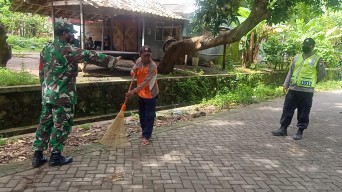 15 Warga Bawean Terjaring Operasi Yustisi PPKM Mikro Dihukum Sapu Jalan dan Teguran Lisan