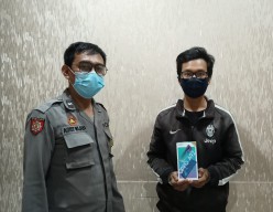 Demi Hadiah Istri Rayakan Anniversary, Pria Asal Manyar Gresik Curi HP di Tempat Kerjanya