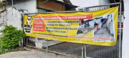 Sejumlah Hak Belum Diberikan, Buruh Pabrik Es di Bungah Gresik Mogok Kerja dan Segel Pabrik