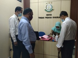 Tim Penasehat Hukum Tersangka Korupsi Camat Duduksampeyan Ajukan Pengalihan Penahanan