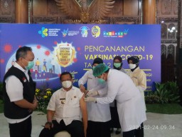 Usai Jalani Vaksin, Bupati Tulungagung Maryoto Mengaku Lega