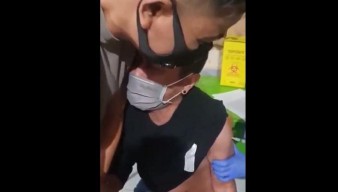 Viral! Video Polisi Teriakan Doa-doa Sebelum Disuntik Vaksin Covid-19