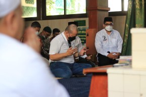 Turut Tekan Penyebaran Covid-19, Ketua DPD RI Apresiasi Gerakan Santri Bermasker