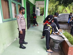 Lindungi Diri dari Covid, Para Pendekar Silat di Manyar Diminta Terapkan 'Jurus' 5 M