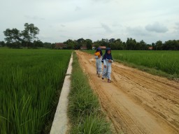 Warga Desa Palenggiyan Kecewa Jalan Poros Kabupaten Bertahun-tahun Mangkrak