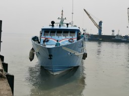 Cuaca Buruk, Pelayaran Tujuan Bawean Dihentikan