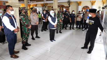 Terus Tekan Penyebaran Covid-19, Gubernur Khofifah Minta Bupati dan Wali Kota Beri Rekomendasi Strategis