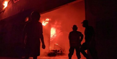 Pabrik Cat Bina Maju Kota Mojokerto Ludes Dilalap Api Pagi Ini