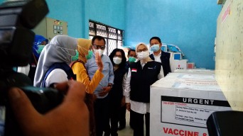 Kepala BPOM RI Dipameri Sekdaprov Heru Cool Room Milik Dinkes Jatim