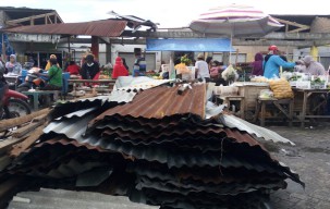 Diterjang Puting Beliung, Belasan Rumah dan Kios Pasar Balongdowo Candi Rusak