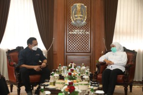 Gubernur Khofifah Prioritaskan Vaksinasi untuk Jurnalis