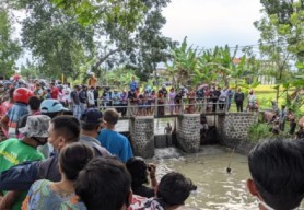 Kasihan, Mancing di Sungai Belakang Rumah Bocah di Ngawi Tewas Terseret Arus