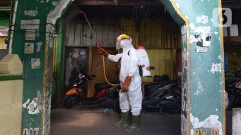 Nyaru Petugas Semprot Disinfektan, Bobol Rumah dan Gasak Emas Batangan di Malang