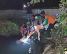 Ada Wanita Tanpa Busana Mengapung di Kolam Sumber Tutup