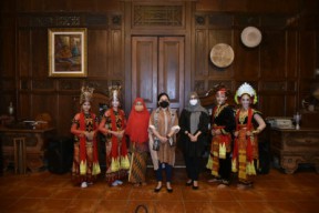 Datang ke Banyuwangi, Ketua DPR RI Puan Maharani Disambut Tari Gandrung dan Jaran Goyang