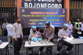 Anggota Polisi Bojonegoro yang Kurang Merawat  Senpi Langsung Disanksi    
