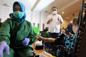 Pantau Donor Plasma  Konvalesen, Wali Kota Eri Cahyadi Doakan Pendonor Sehat Terus