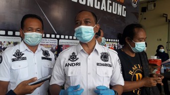 Edarkan Pil Setelan Obat Asam Urat, Kakak Beradik Ditangkap Polres Tulungagung