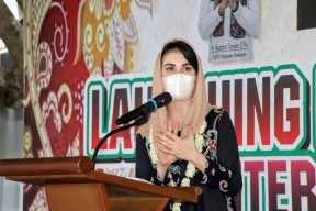 Soal Batik Toket, Arumi Bachsin : Jika Penasaran Tinggal Akses di Internet