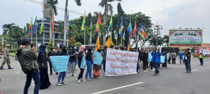 Peringati IWD, Mahasiswa Gresik Soroti Tingginya Angka Kekerasan Perempuan