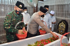 Ziarah Makam Para Wali, Forkopimda Tabur Bunga dan Doa