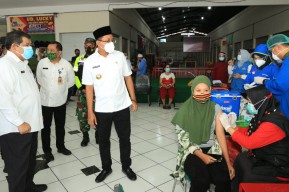 Pedagang Pasar di Sidoarjo Mulai Divaksin, Giliran Imam Masjid dan Musala Tunggu Antrean