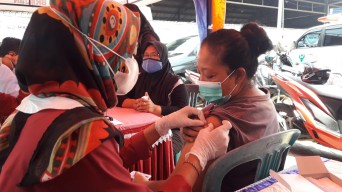 Ratusan Pedagang Pasar Ngemplak dan Pasar Wage Jalani Vaksinasi Dosis Kedua