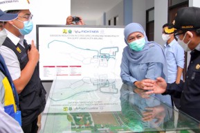 Tinjau TPA Supit Urang Kota Malang, Khofifah Sebut Hilirnya Bisa Hasilkan Kompos Pupuk Organik