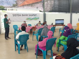 Cargill Beri Pelatihan Manajemen Bank Sampah kepada Warga Manyar Gresik