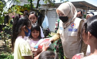 Dua Desa Disapu Puting Beliung, Bupati Mojokerto Kirim Bantuan