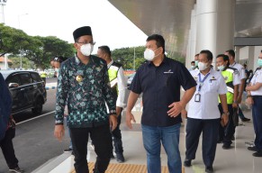 Demi Keamanan dan Kenyamanan di Bandara Juanda, Bupati Sidoarjo Siapkan 1.300 Vial Vaksin untuk Frontliner