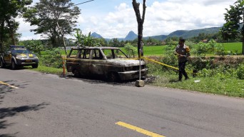 Sekeluarga di Tulungagung Gagal Belanja Setelah Mobil yang Ditumpangi Terbakar di Jalan