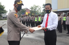 Pertaruhkan Nyawa Saat Tangkap Pengedar Narkoba, 7 Polisi Tulungagung Terima Penghargaan