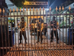 Siaga, Seluruh Kantor Polisi di Gresik Dijaga Petugas Bersenjata