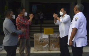 Soal Covid-19, Pemkot Surabaya Dapat Bantuan Alat Canggih yang Didatangkan dari Cina