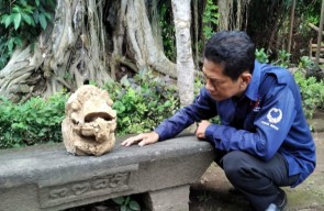 Warga Tulungagung Kembali Temukan Dua Arca, Kali Ini Berbentuk Kepala Naga dan Relief Binatang