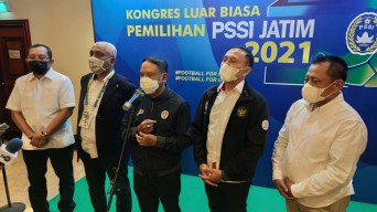 Bu Khofifah.. Menpora Minta Bupati dan Wali Kota di Jatim Punya Gairah untuk Sepak Bola