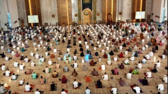 Tarawih Masjid Nasional Al Akbar Surabaya Tetap Boleh, Asal Taat Prokes dan Tak Ada Salam-Salaman