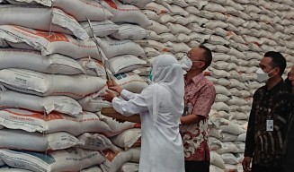 Gubernur Khofifah : Persediaan Beras di Jawa Timur Aman Hingga Bulan Mei 2021