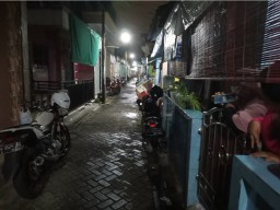 Lihat Anak Ceweknya Bertengkar, Emak-emak di Gresik Tak Terima Hingga Main Pukul