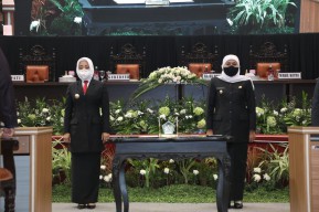 Khofifah Ingatkan Bupati Ikfina Soal Pengembangan Kawasan Gerbangkertasusila