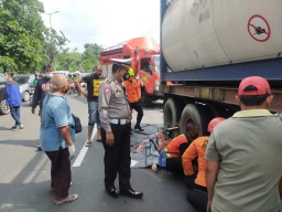 Pasutri Tertabrak Truk di Raya Waru Sidoarjo, Istri Luka Berat, Suami Meninggal Dunia