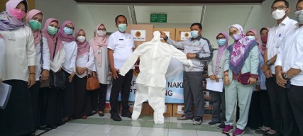 PT Smelting Serahkan Bantuan 2.500 Unit APD ke Dinas Kesehatan Kabupaten Gresik
