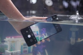 Out of The Box: Bikin Konten Dalam Air Menggunakan Galaxy A72, Seru Banget!