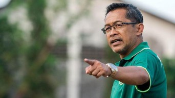 Aji Santoso Tidak Hanya Latih Taktik Namun Juga Hilangkan Gap Pemain Senior Yunior
