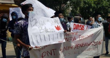 Mahasiswa Sumenep Demo Memprotes Dugaan Pemotongan Dana Bansos